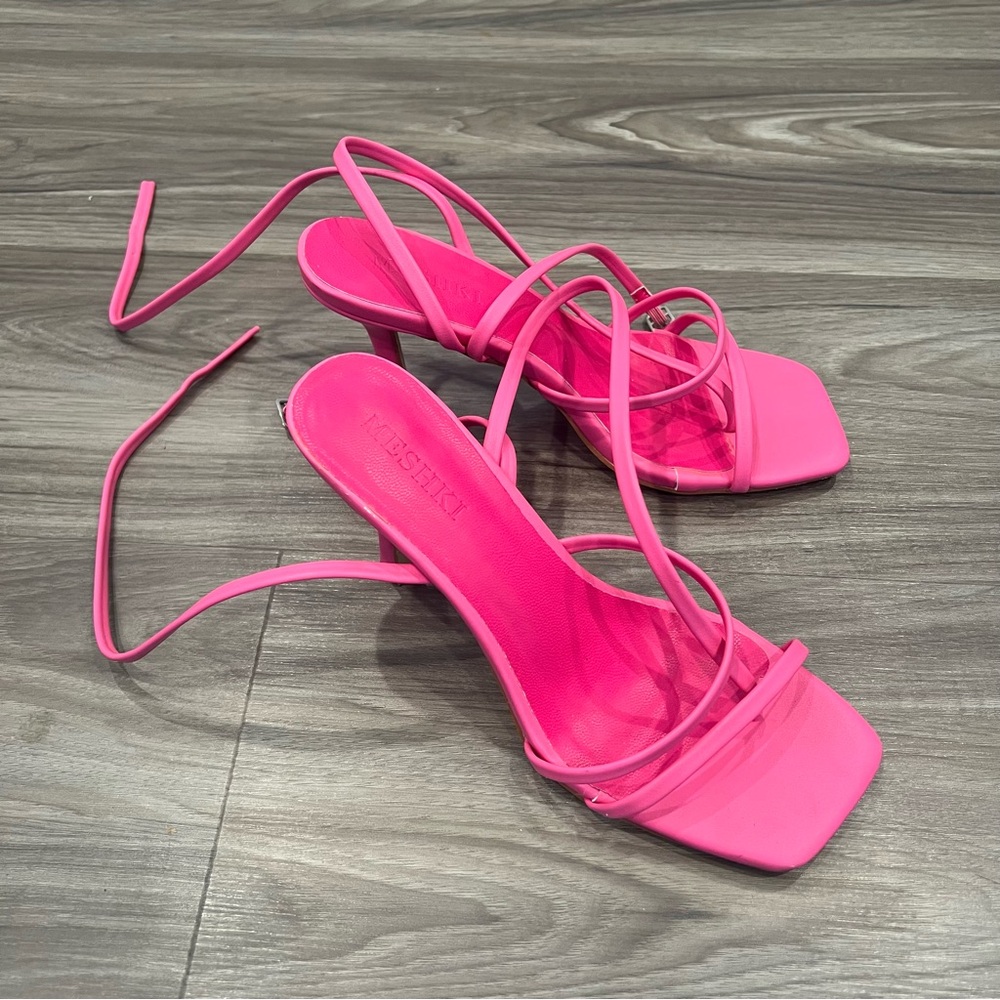 Pink strappy sandals - size 7